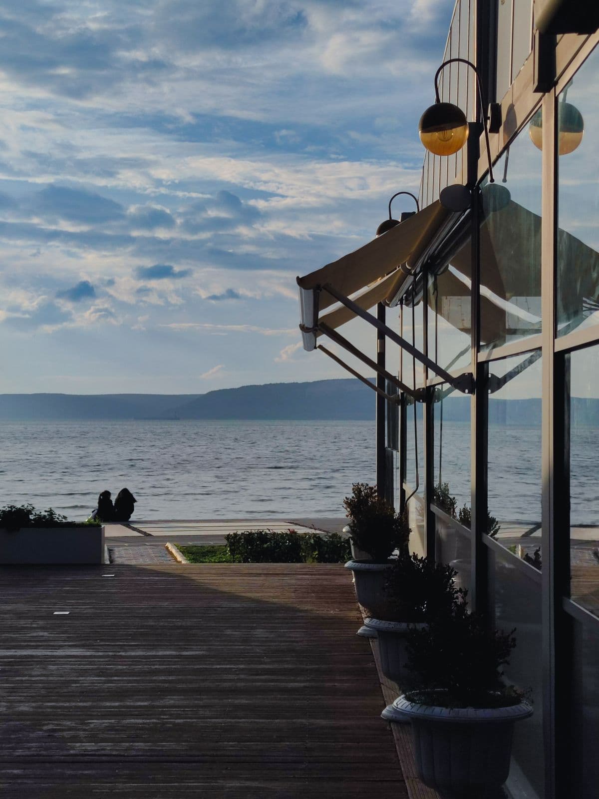 Breakfast by the sea